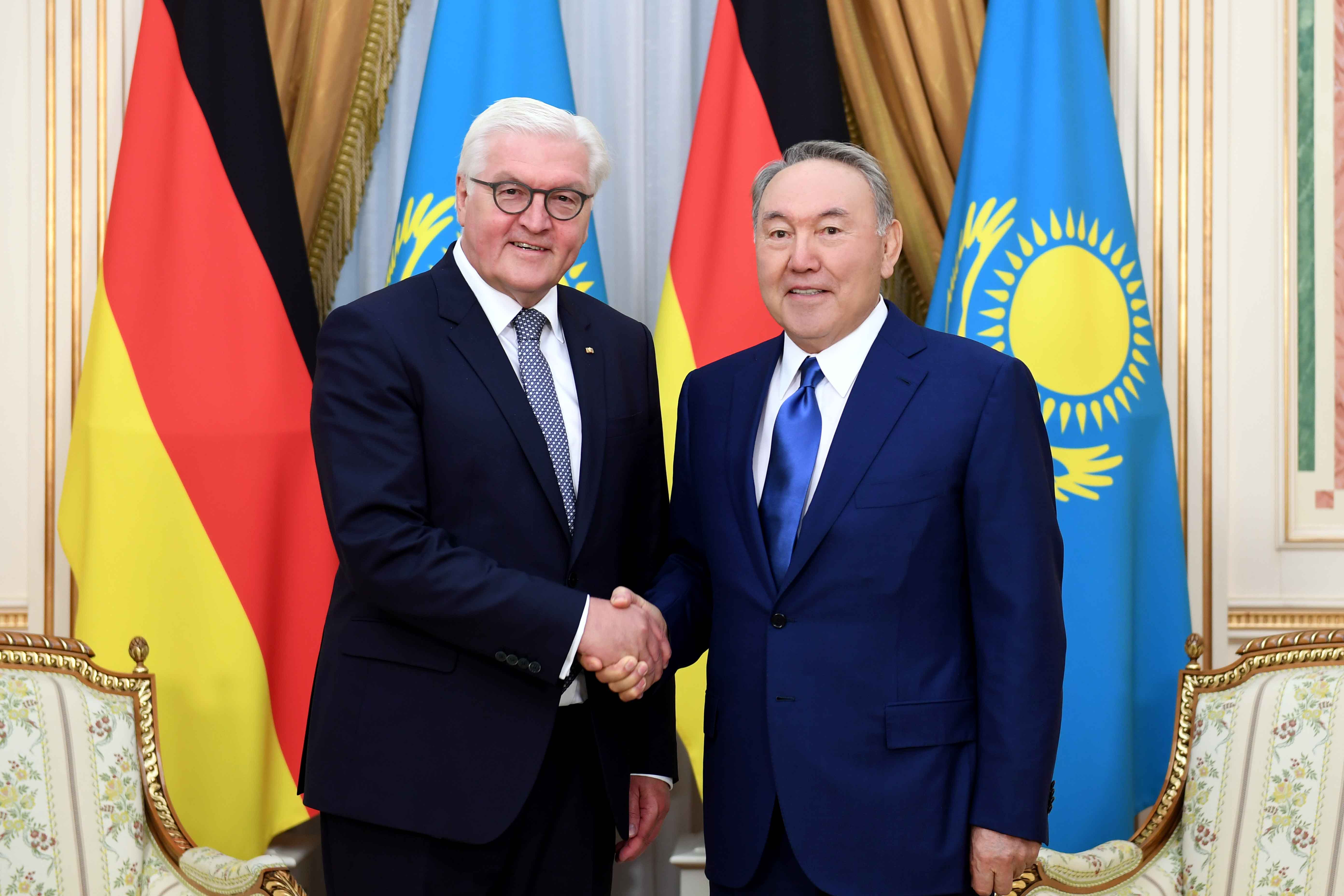 Президент ФРГ Франк-Вальтер Штайнмайер один из первых своих визитов совершил в Казахстан 