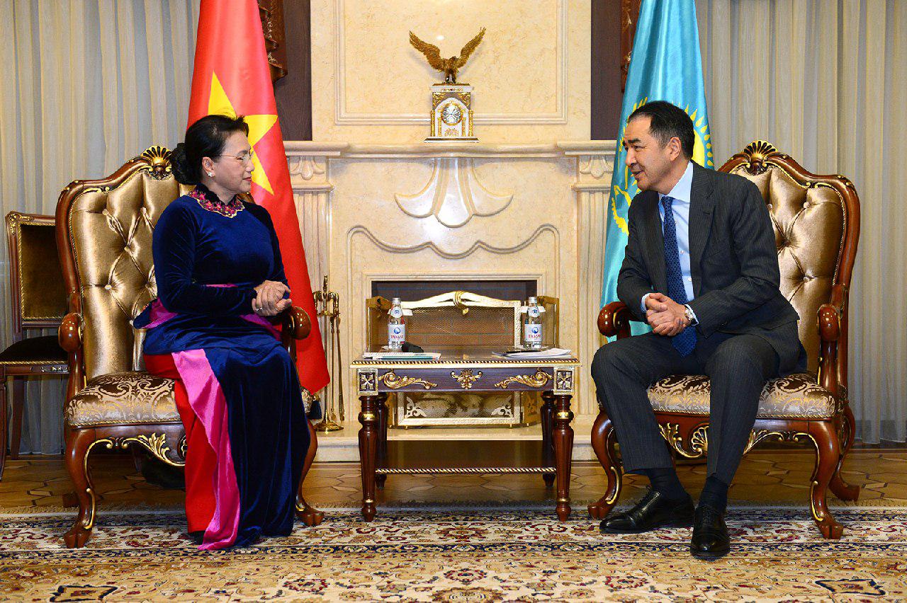 Сагинтаев встретился с председателем Национального собрания Вьетнама 