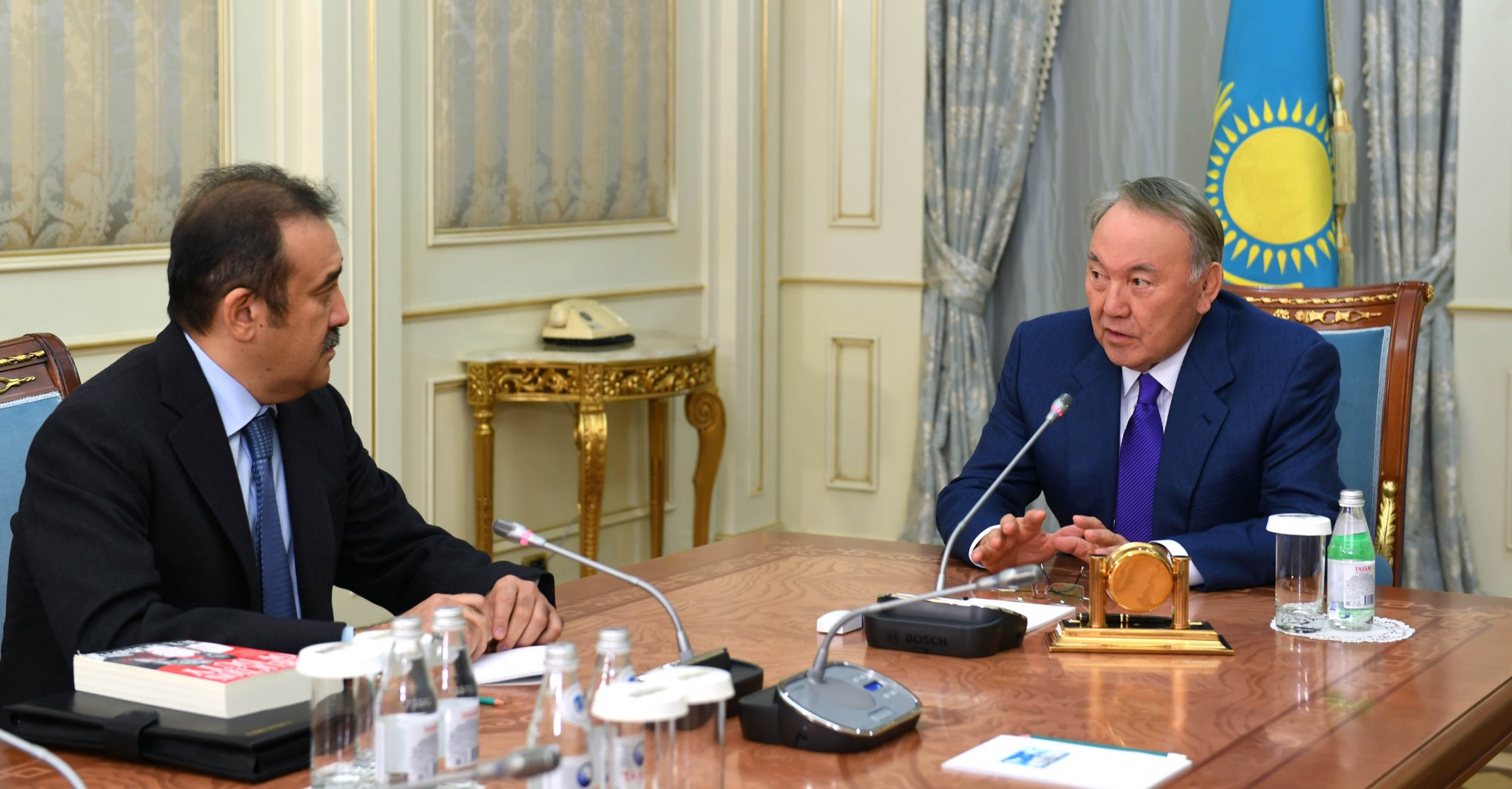 Нурсултан Назарбаев встретился с председателем Комитета национальной безопасности