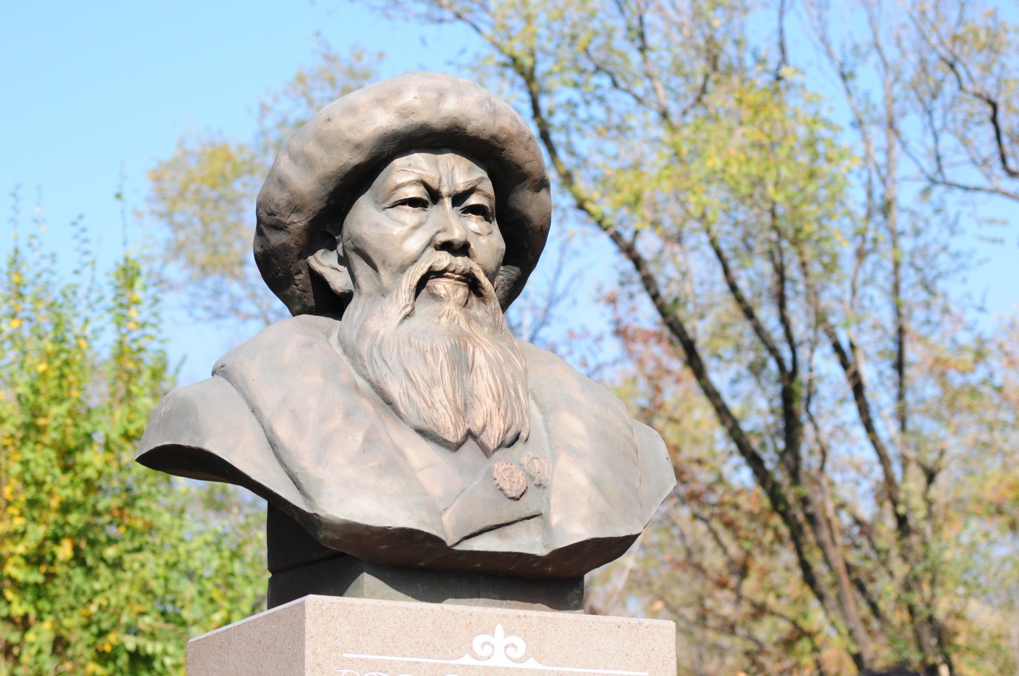 В Алматинской области открыли памятники двум выдающимся личностям