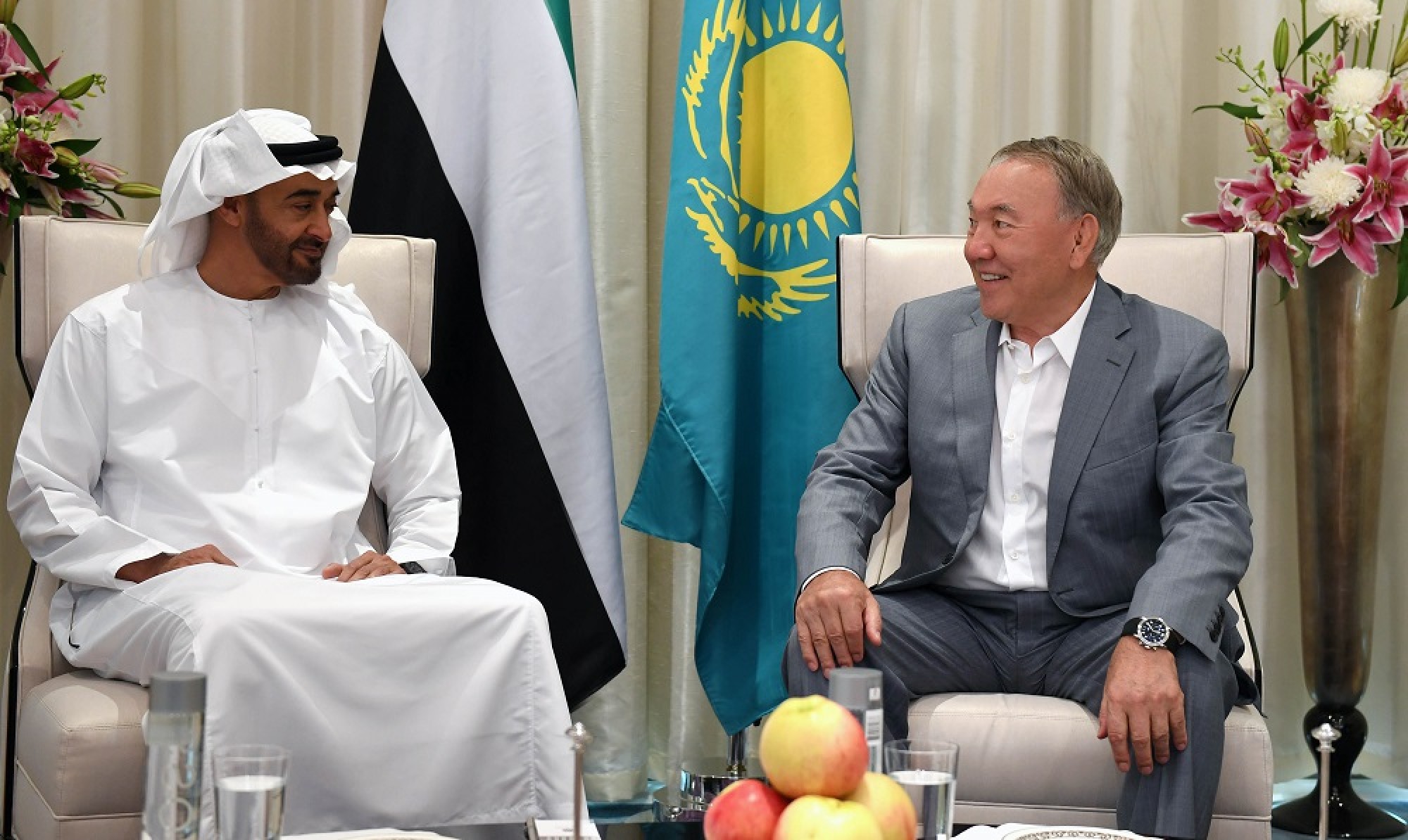 Глава государства встретился с заместителем Верховного Главнокомандующего Вооруженными силами ОАЭ