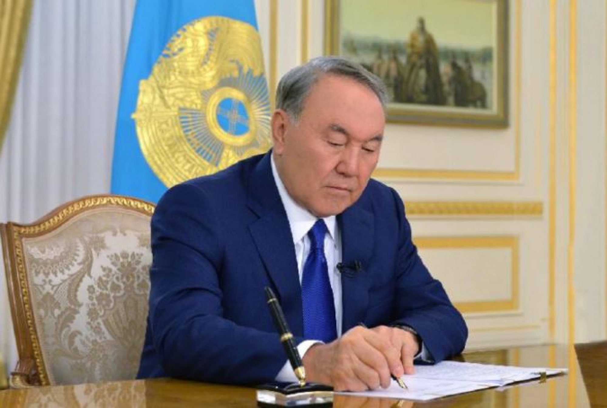 Глава государства подписал Указ о переводе алфавита казахского языка на латиницу