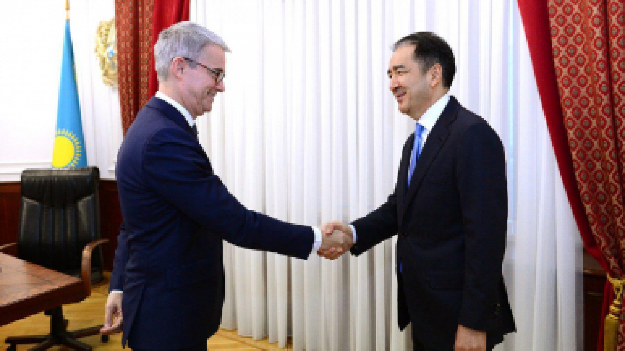 Бакытжан Сагинтаев встретился с послом Франции в РК Филиппом Мартинэ