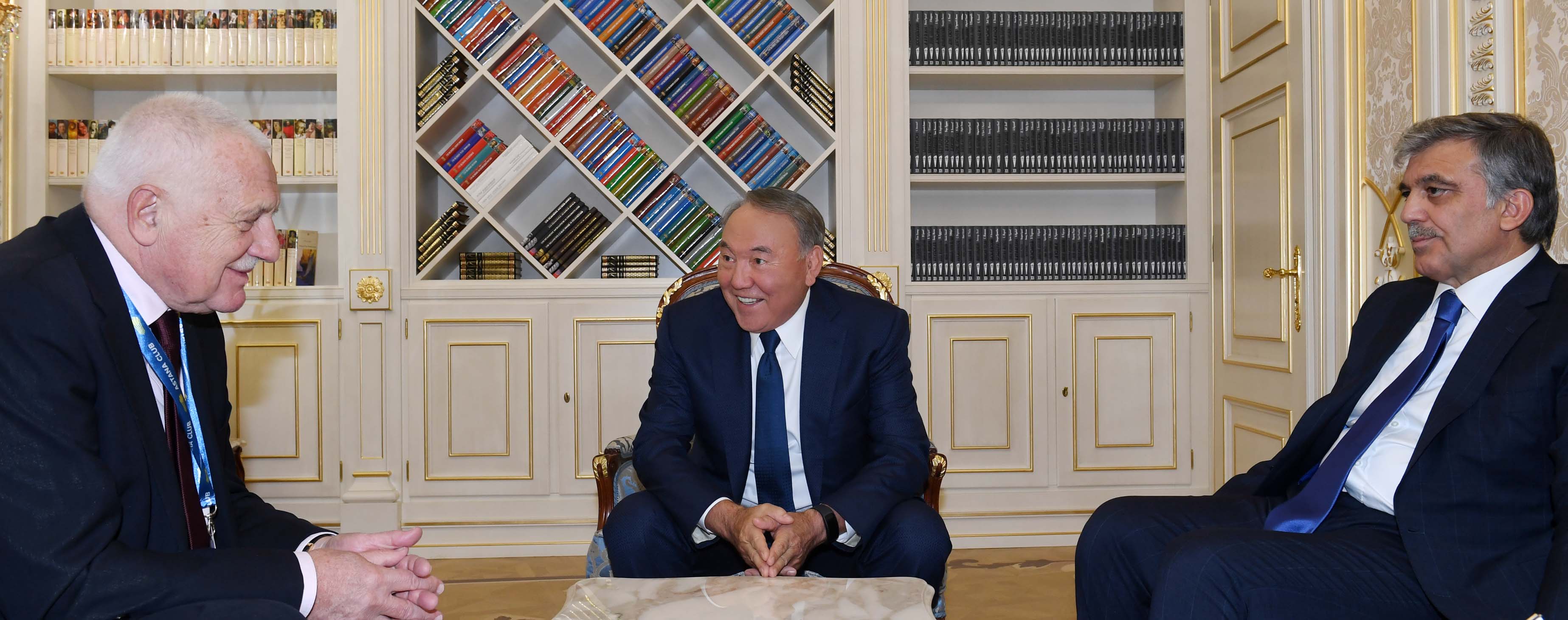 Президент Казахстана встретился с Вацлавом Клаусом и Абдуллой Гюлем