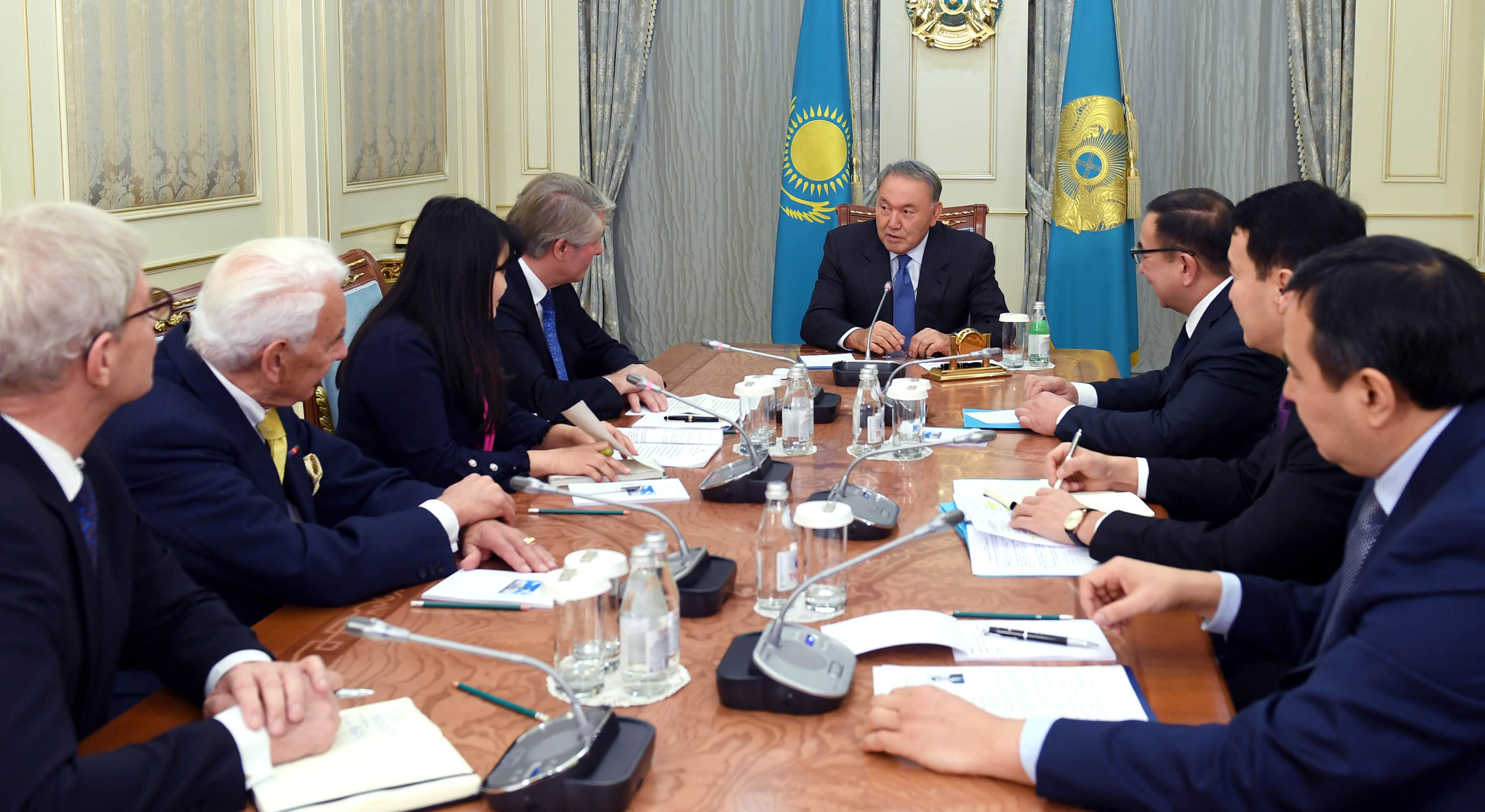 Президент Казахстана встретился с представителями деловых кругов ФРГ