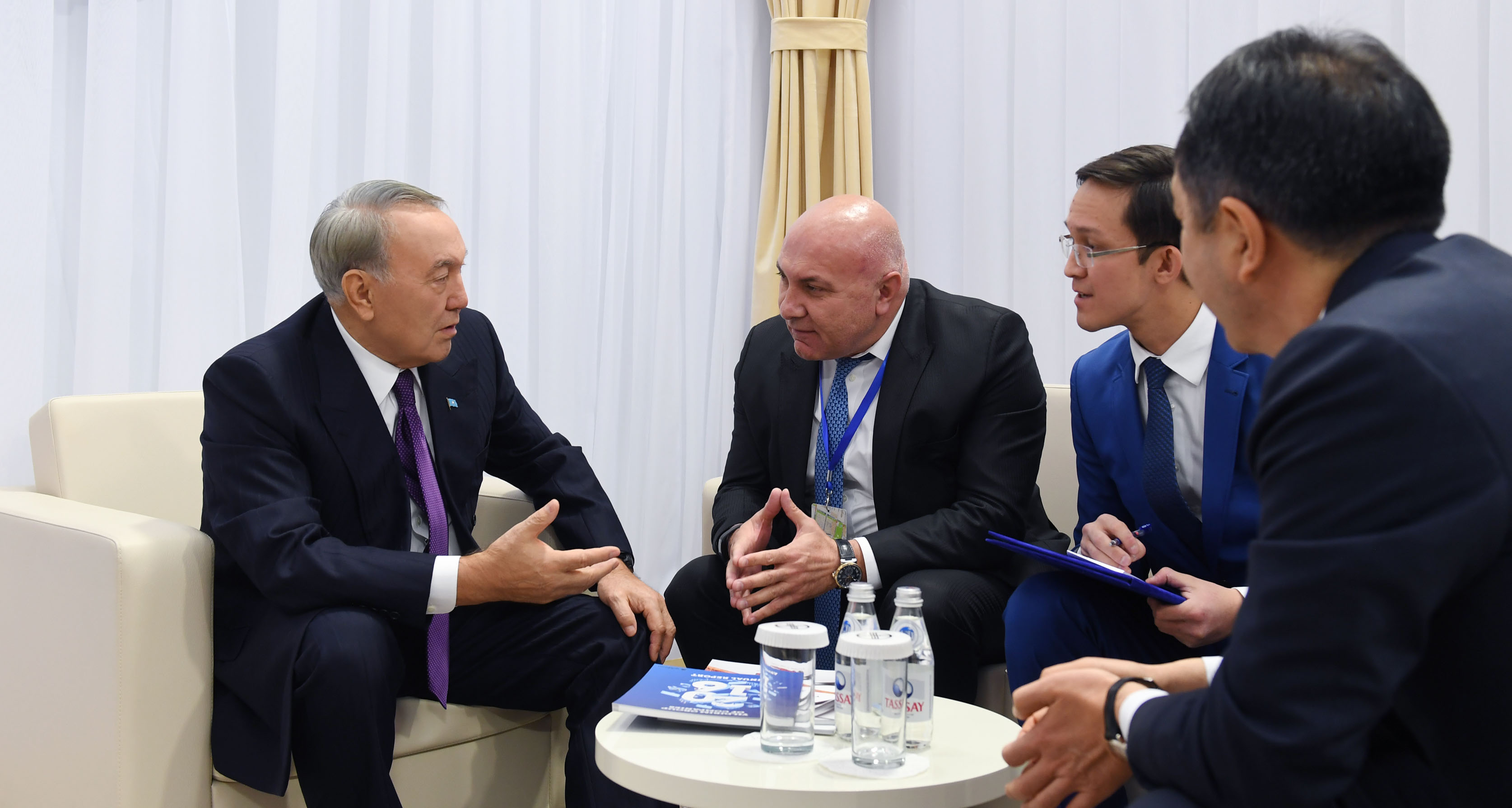 Глава государства встретился  с руководителем компании «Yildirim Holding» 