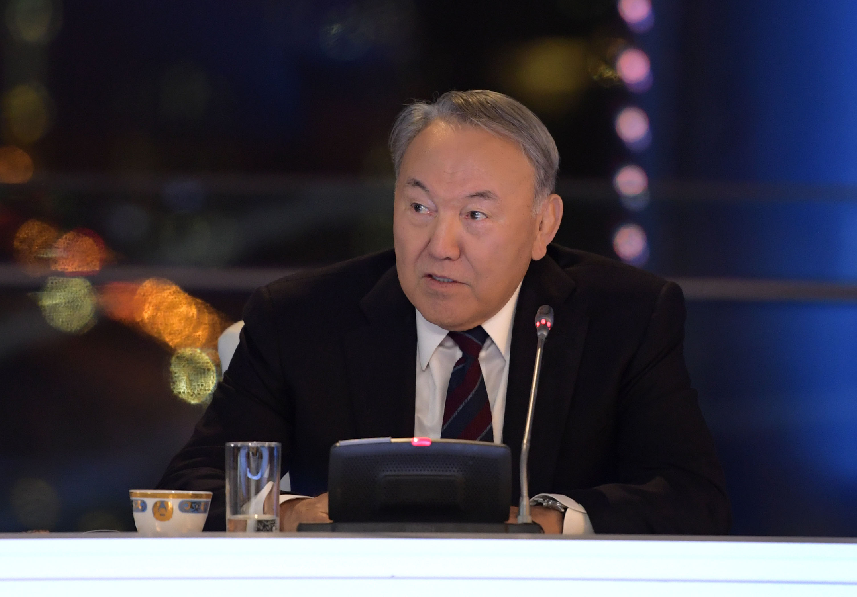Назарбаев считает транспортные коммуникации крайне важными для Казахстана 