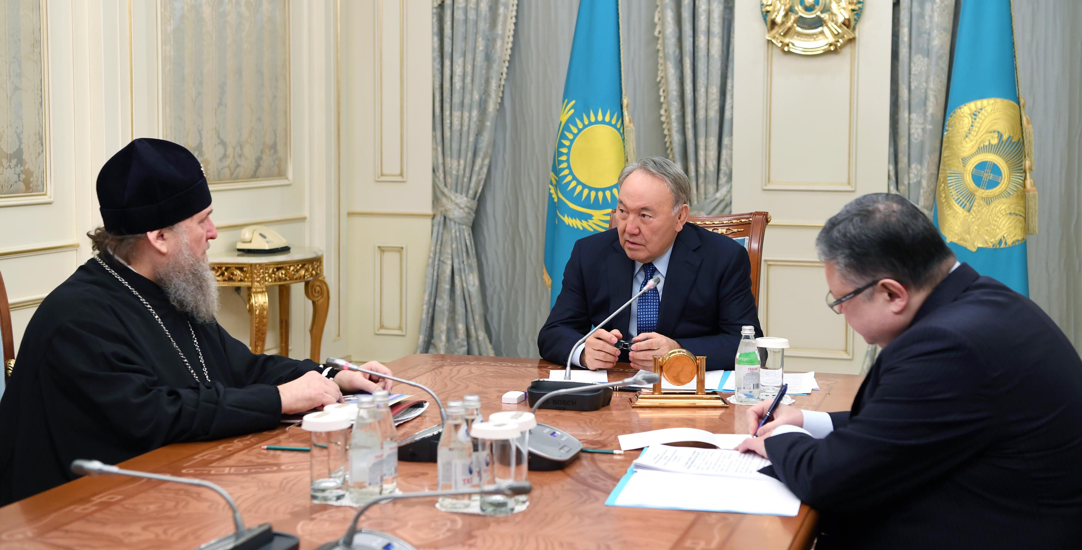 Нурсултан Назарбаев встретился с митрополитом Астанайским и Казахстанским