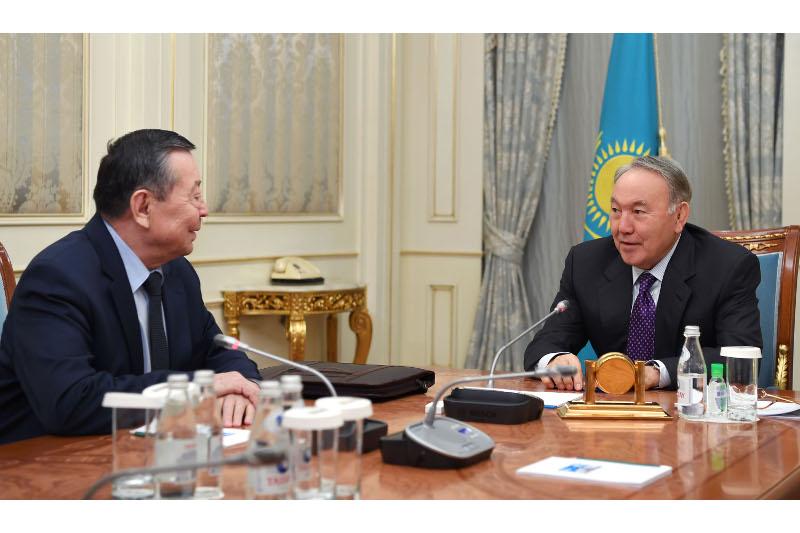 Президент страны принял государственного деятеля Жаныбека Карибжанова