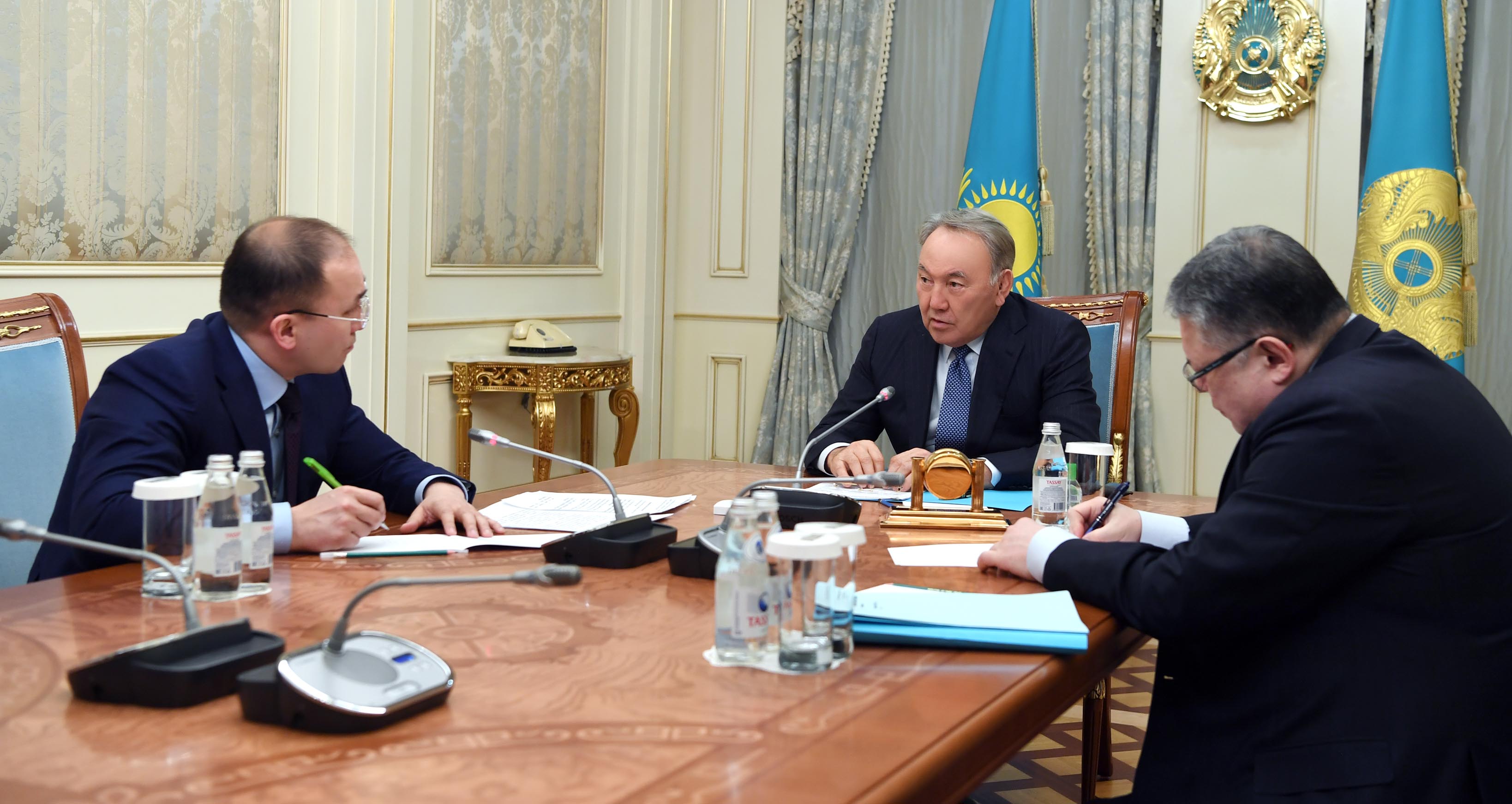 Президент страны принял министра информации и коммуникаций Даурена Абаева