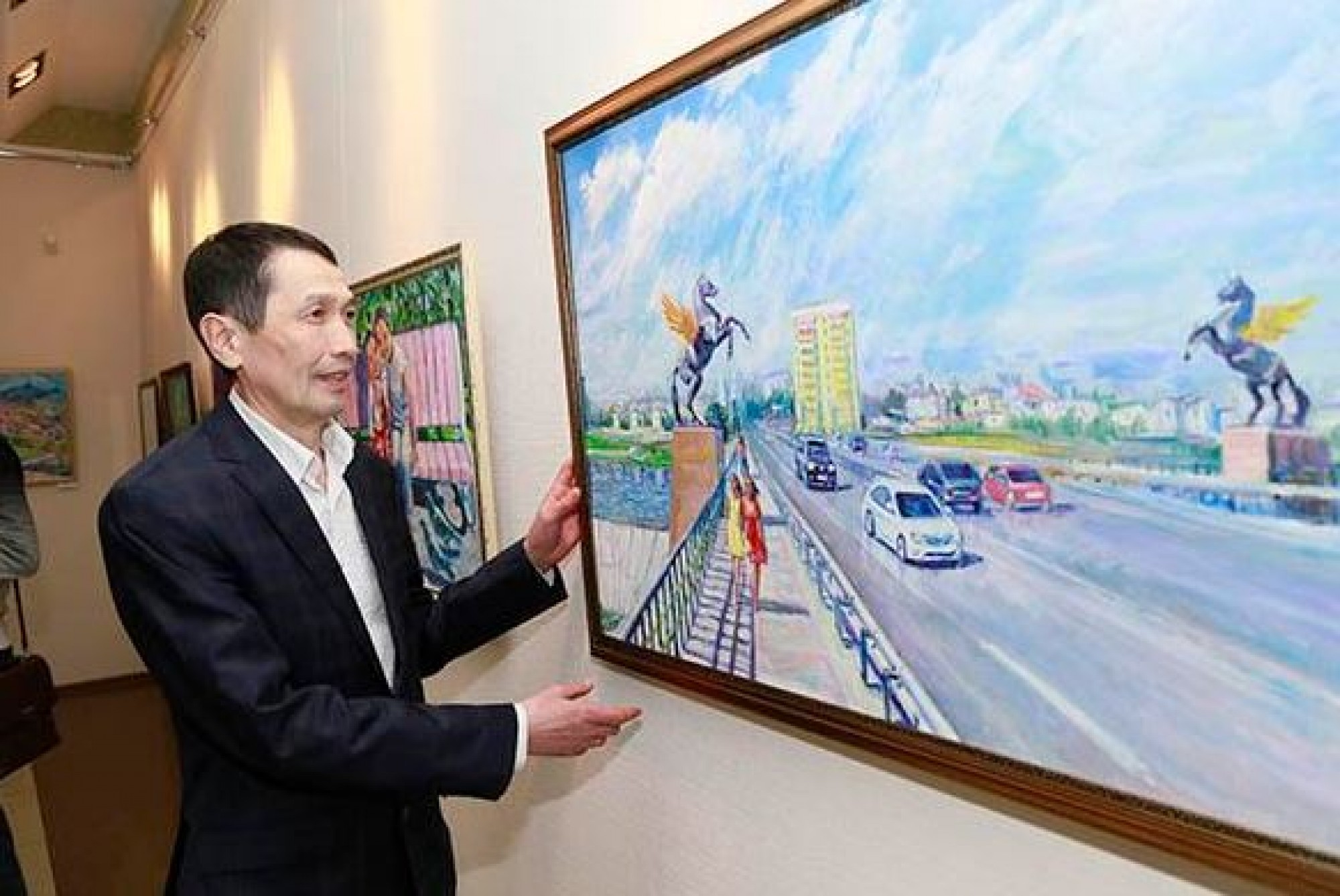 В Костанае открылась персональная выставка художника Ануара Сапиева