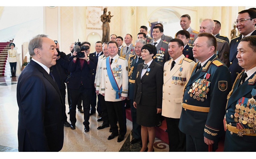 Н.Назарбаев: Страна ценит, уважает армию и правоохранительные органы