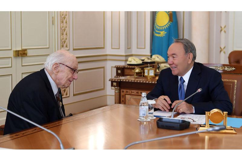 Президент Казахстана встретился с народным артистом Юрием Померанцевым