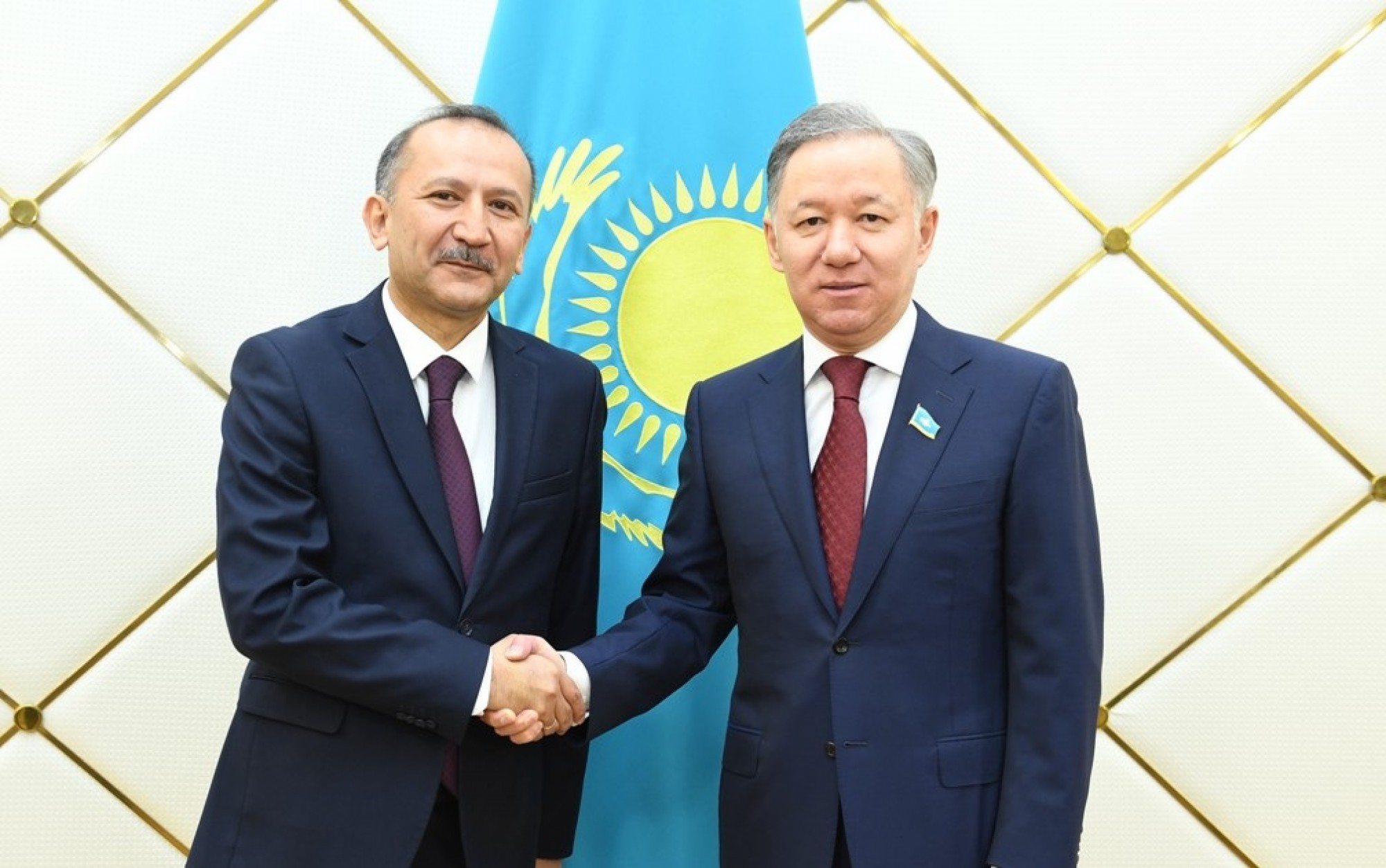 Председатель Мажилиса принял посла Узбекистана  