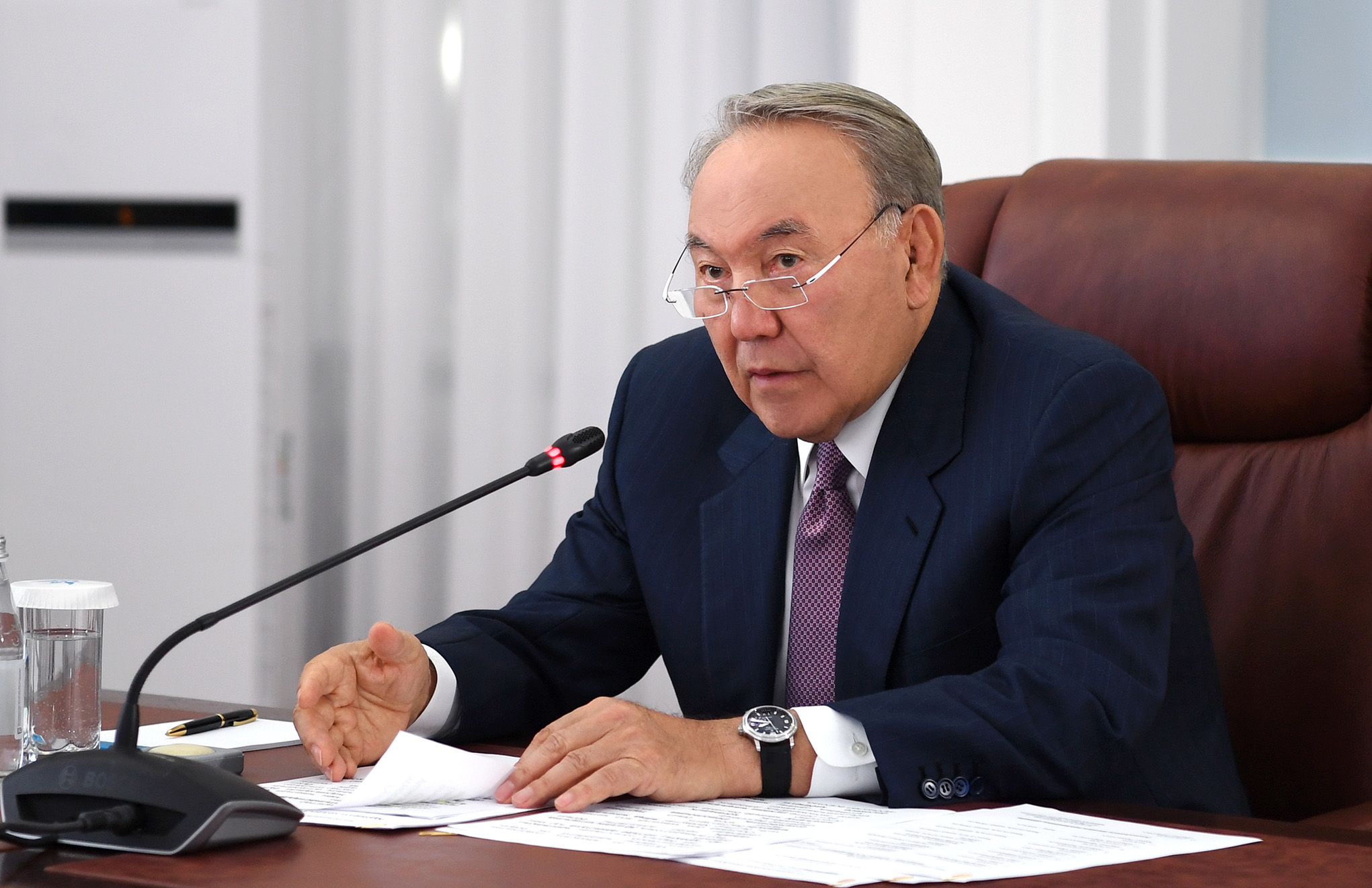 Нурсултан Назарбаев поручил продолжить работу по улучшению благосостояния западноказахстанцев