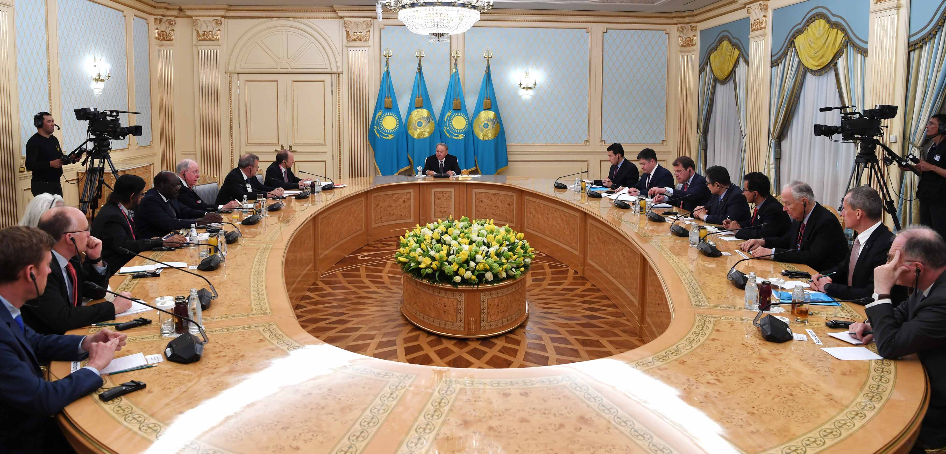 Нурсултан Назарбаев поблагодарил мировых экспертов за вклад в укрепление авторитета АЭФ