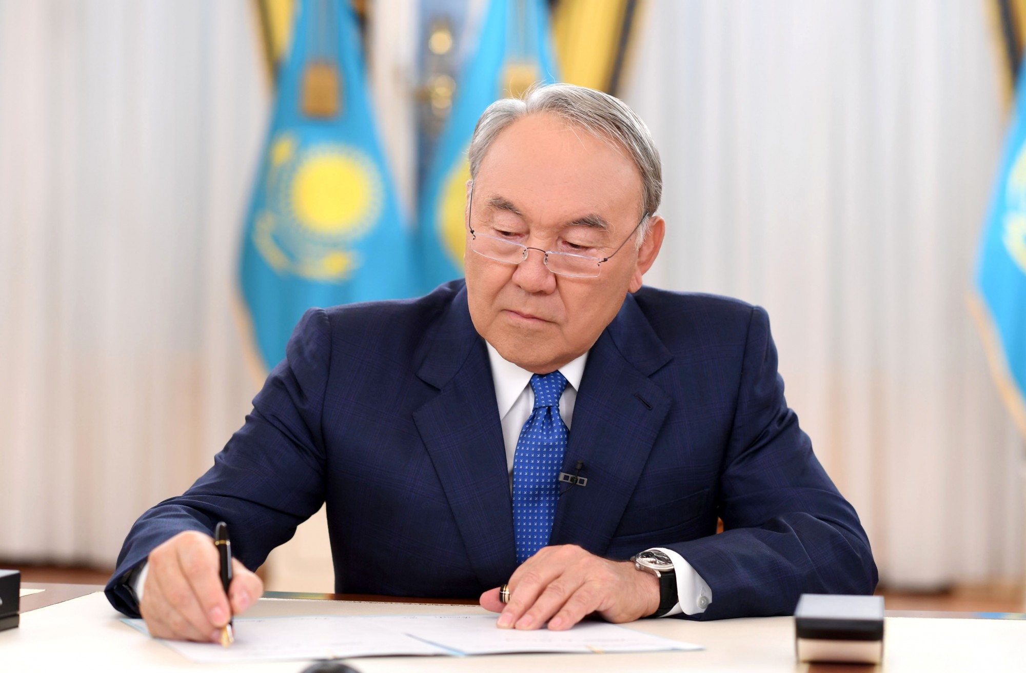 Глава государства публично подписал Закон, благоприятствующий развитию бизнеса
