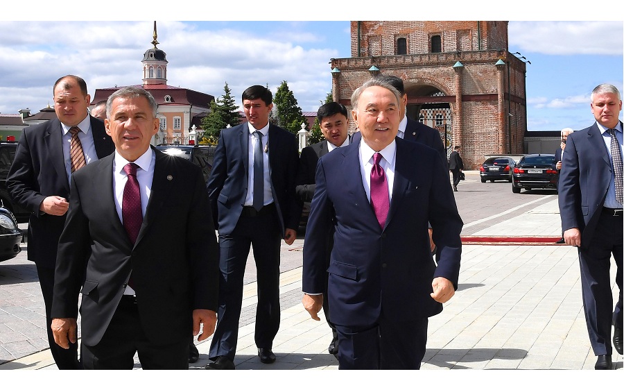 Глава государства ознакомился в Казани с образцами экологичного транспорта