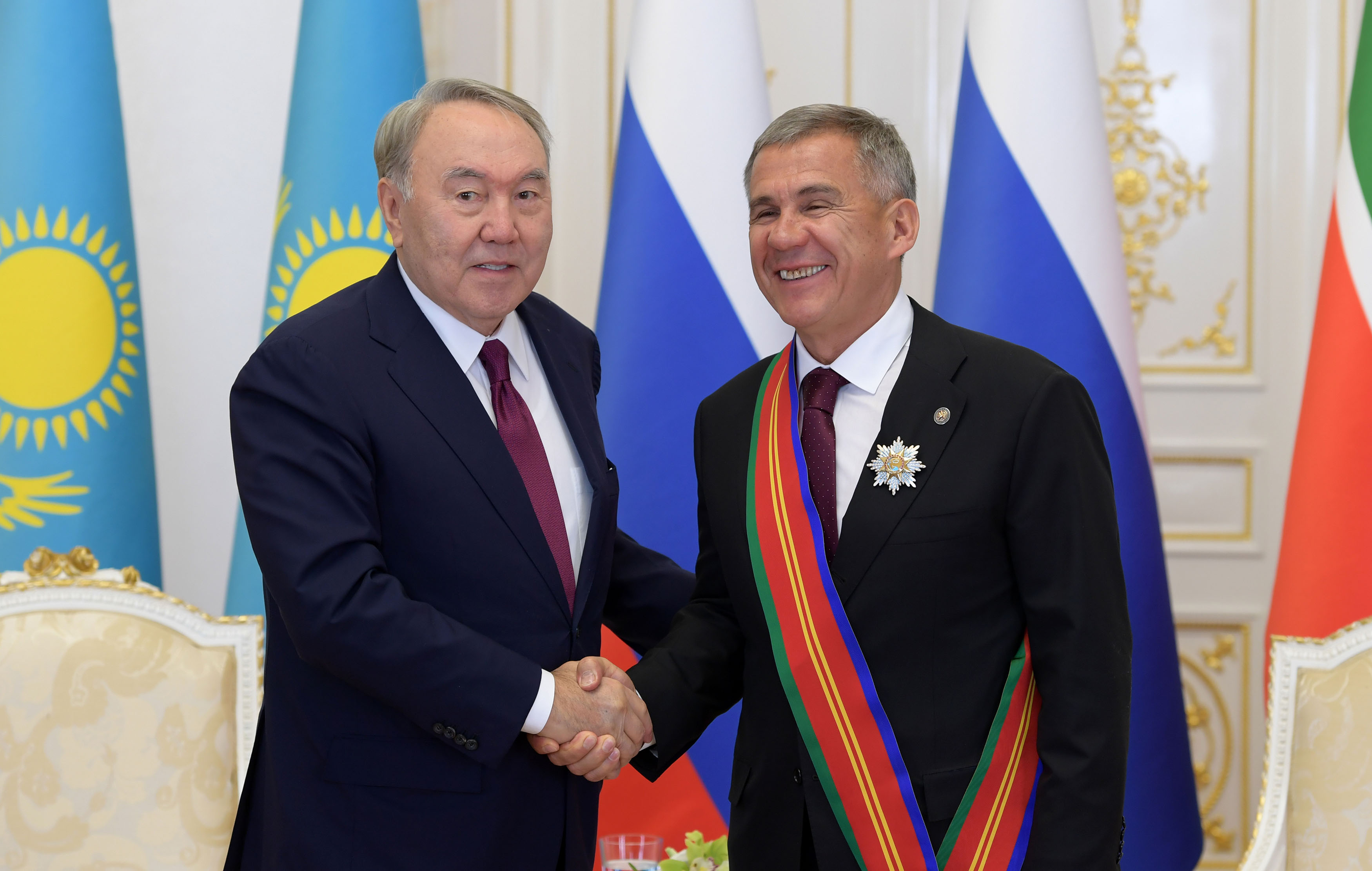 Нурсултан Назарбаев наградил Президента Татарстана орденом «Достық»