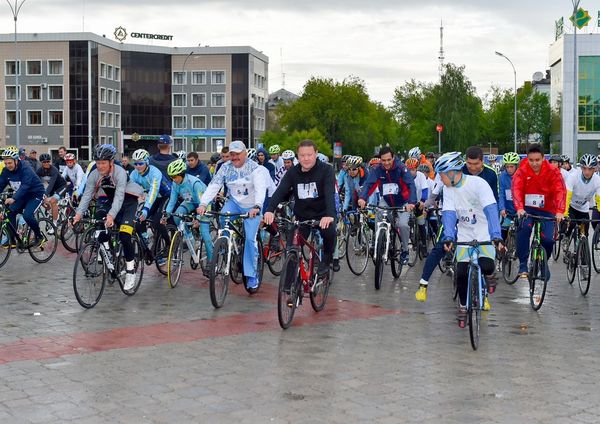 Александр Винокуров и Кумар Аксакалов стали участниками велопробега по Петропавловску