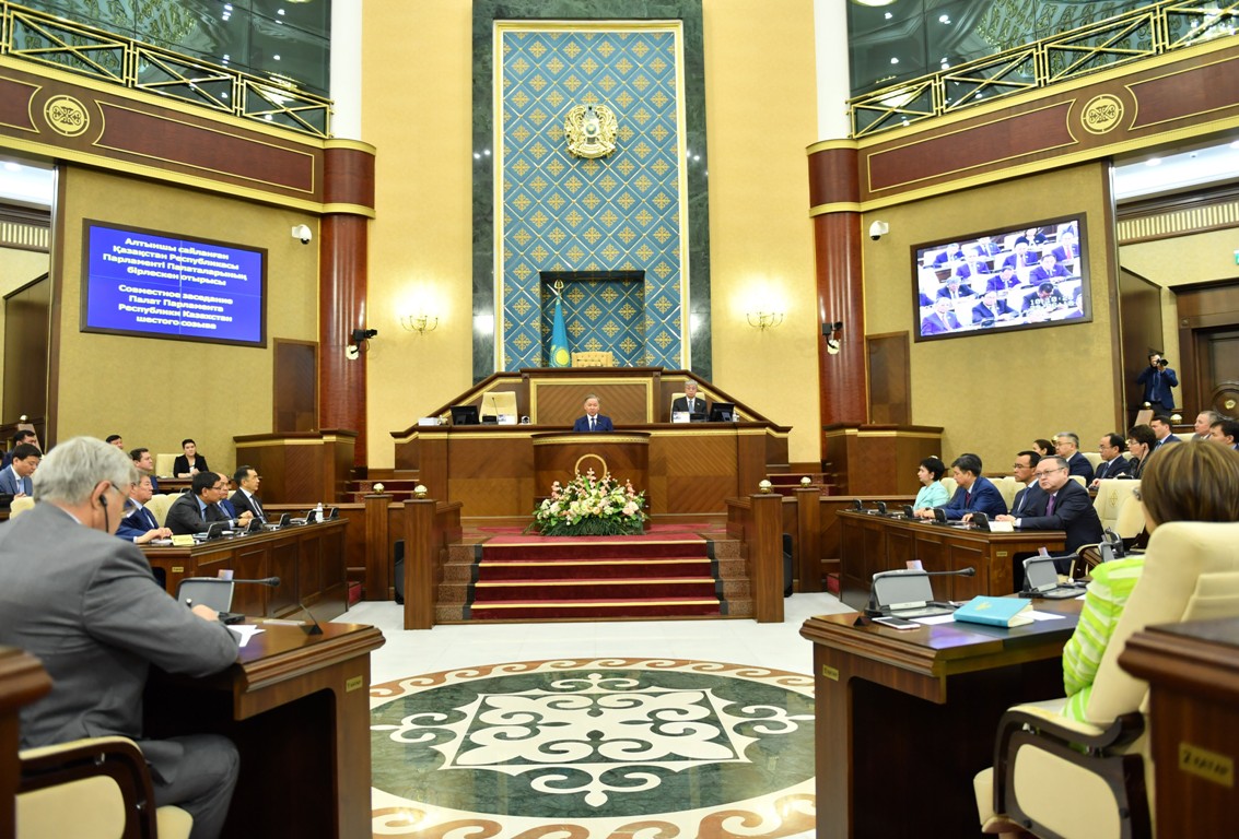 Парламент Казахстана завершил третью сессию VI созыва 