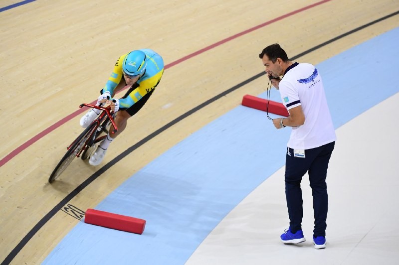Артем Захаров завоевал вторую бронзовую медаль в велотреке