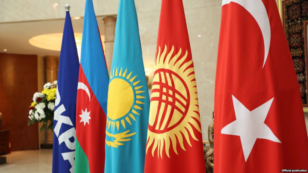 Глава государства принимает участие в саммите Совета тюркоязычных государств в Кыргызстане