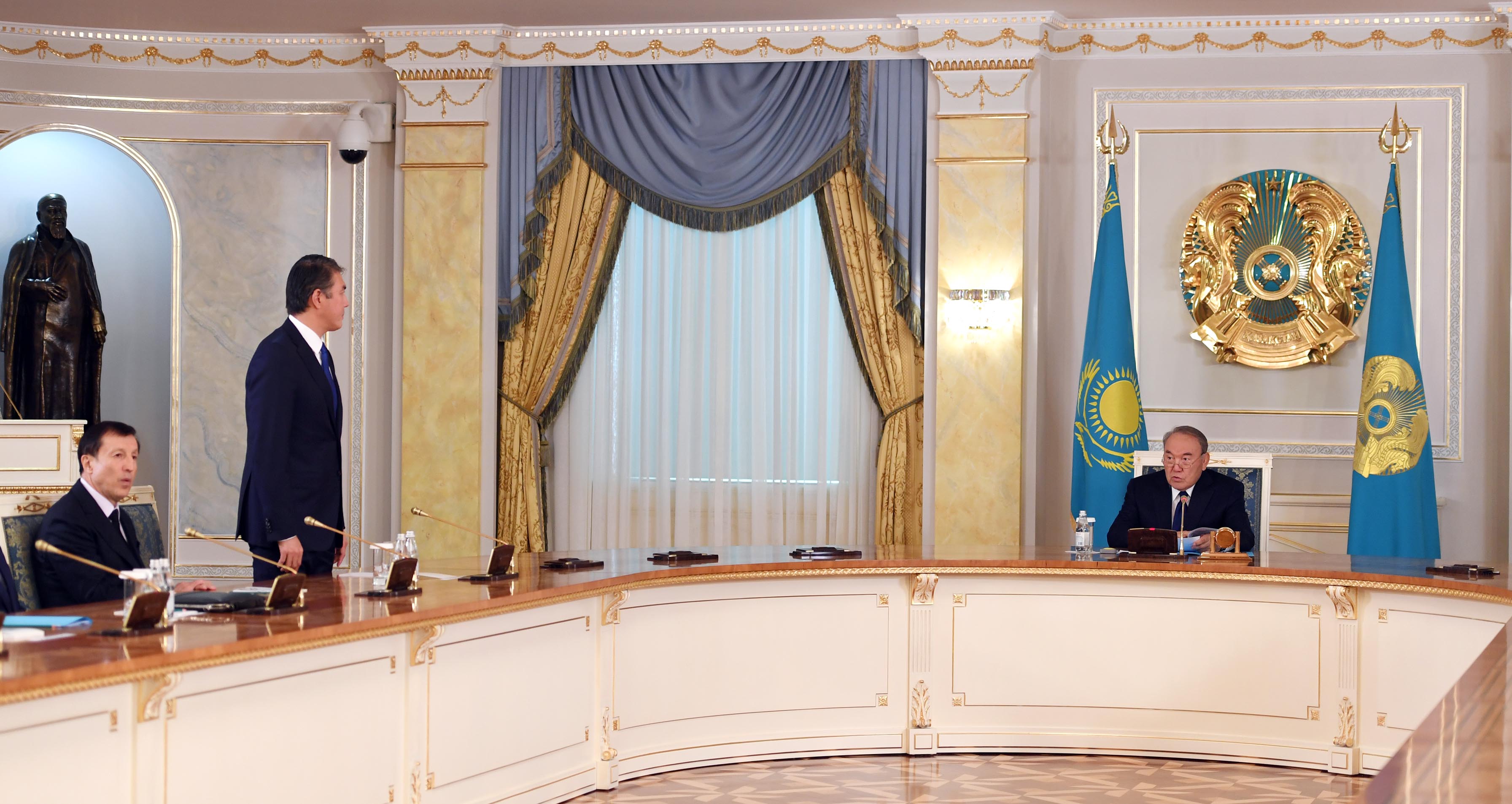 Глава государства провел совещание с руководящим составом Администрации Президента