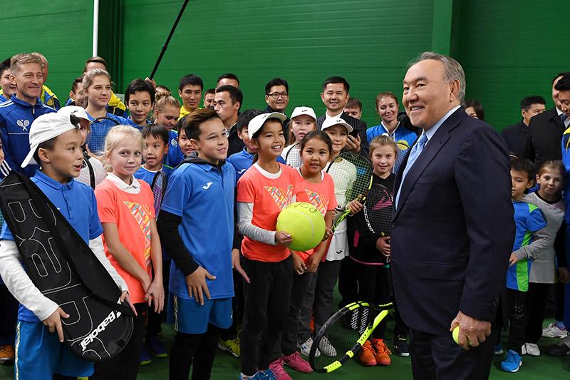 Нурсултан Назарбаев ознакомился с работой спорткомплекса в Актобе