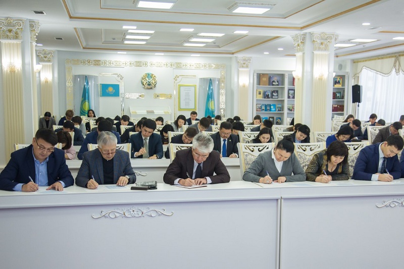 В Казахстане прошел первый «Общенародный диктант» на латинице