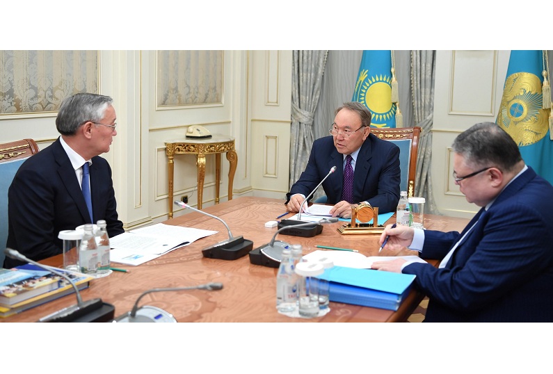 Нурсултан Назарбаев поручил продолжить работу по повышению статуса КазНПУ 
