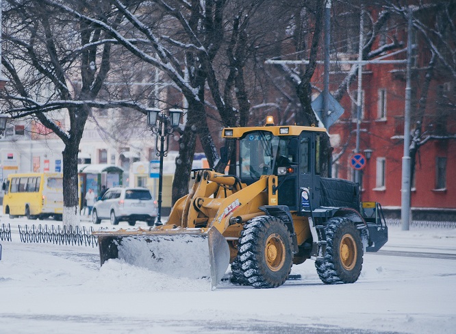 В очистке столицы от снега принимают участие около 2 тысяч дорожных рабочих 