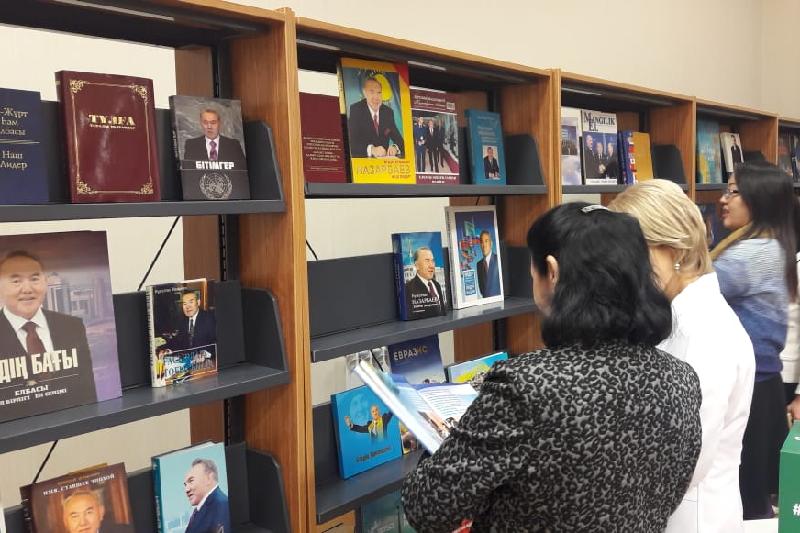Выставка книг, посвященных Первому Президенту, открылась в Астане