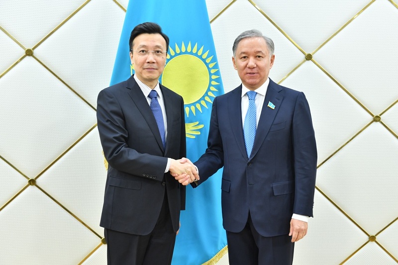 Нурлан Нигматулин принял посла Китая в Казахстане 