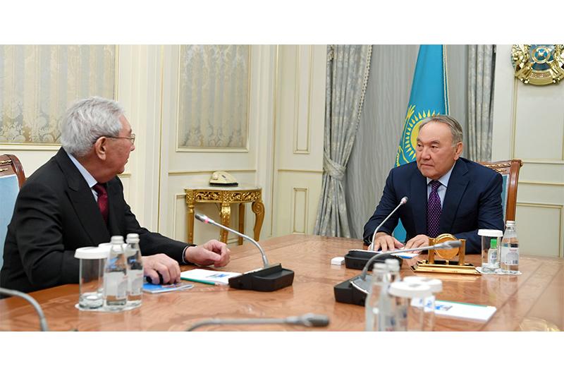 Глава государства встретился с  Мырзатаем Жолдасбековым