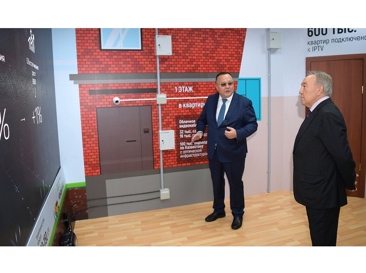 Нурсултан Назарбаев посетил центр обработки данных АО «Казахтелеком»