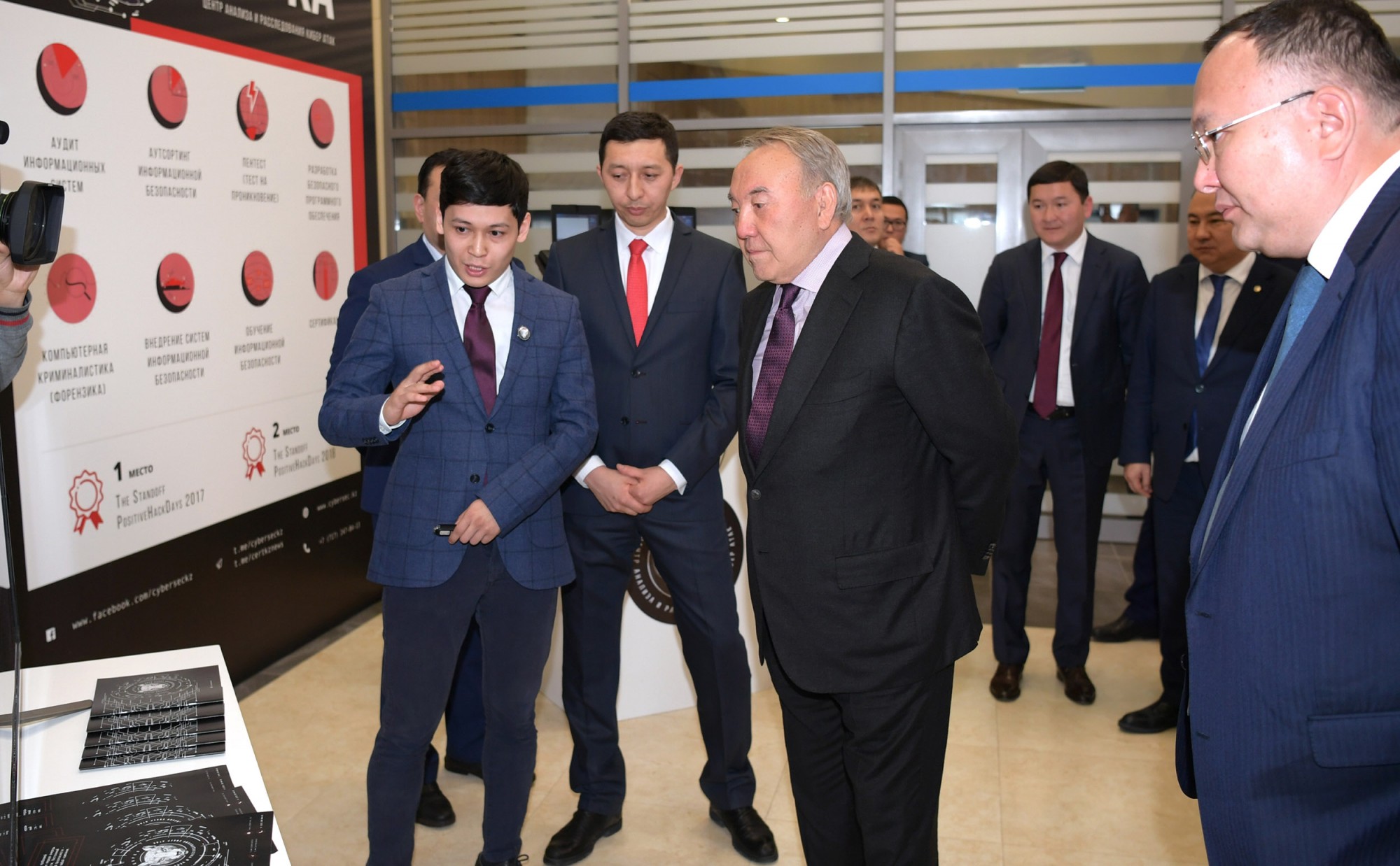Глава государства посетил ситуационный центр «Smart Aqkol»