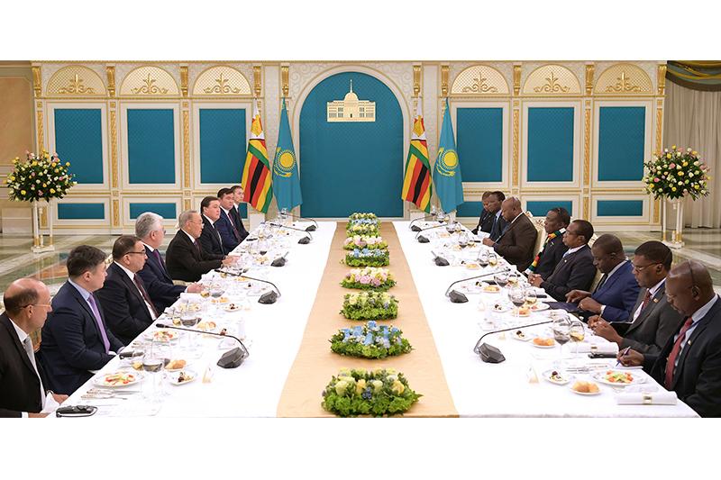 Глава государства назвал перспективные направления сотрудничества Казахстана и Зимбабве