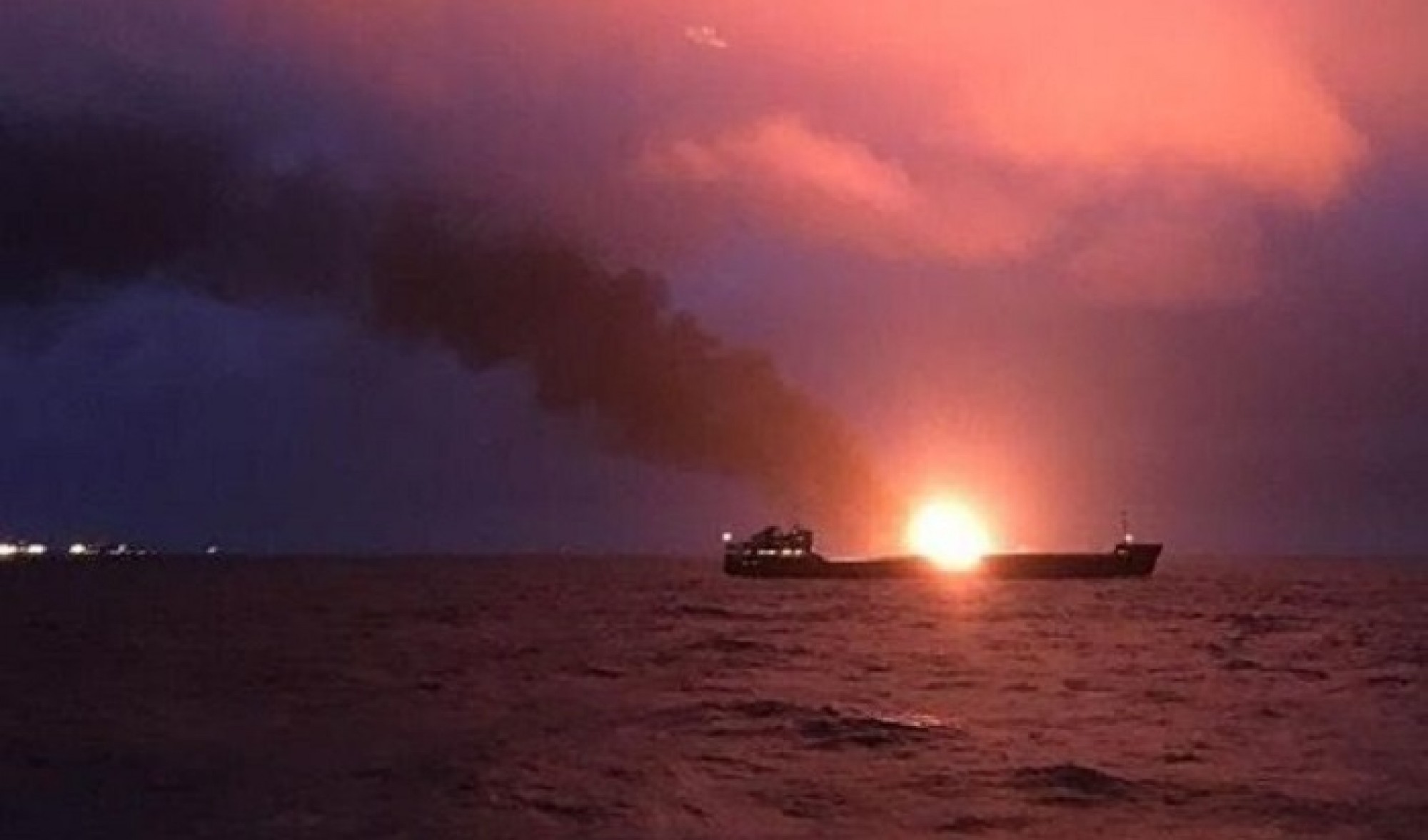 Пожар в Керченском проливе: погибли одиннадцать человек