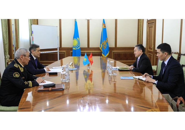 Министр обороны встретился с послом Кыргызстана 
