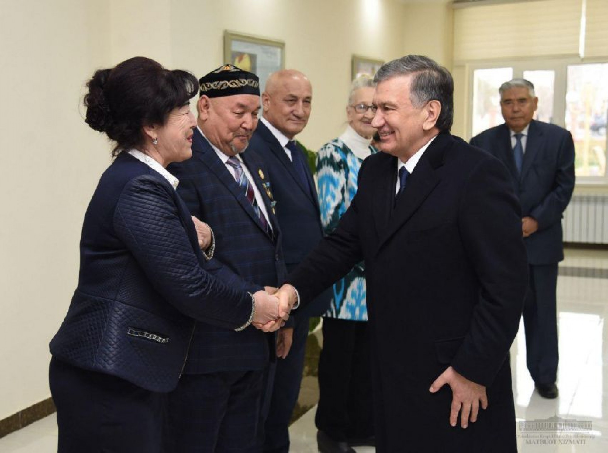 Шавкат Мирзиёев посетил казахский культурный центр в Узбекистане
