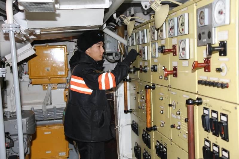 Военные моряки Казахстана отрабатывают курсовые задачи 
