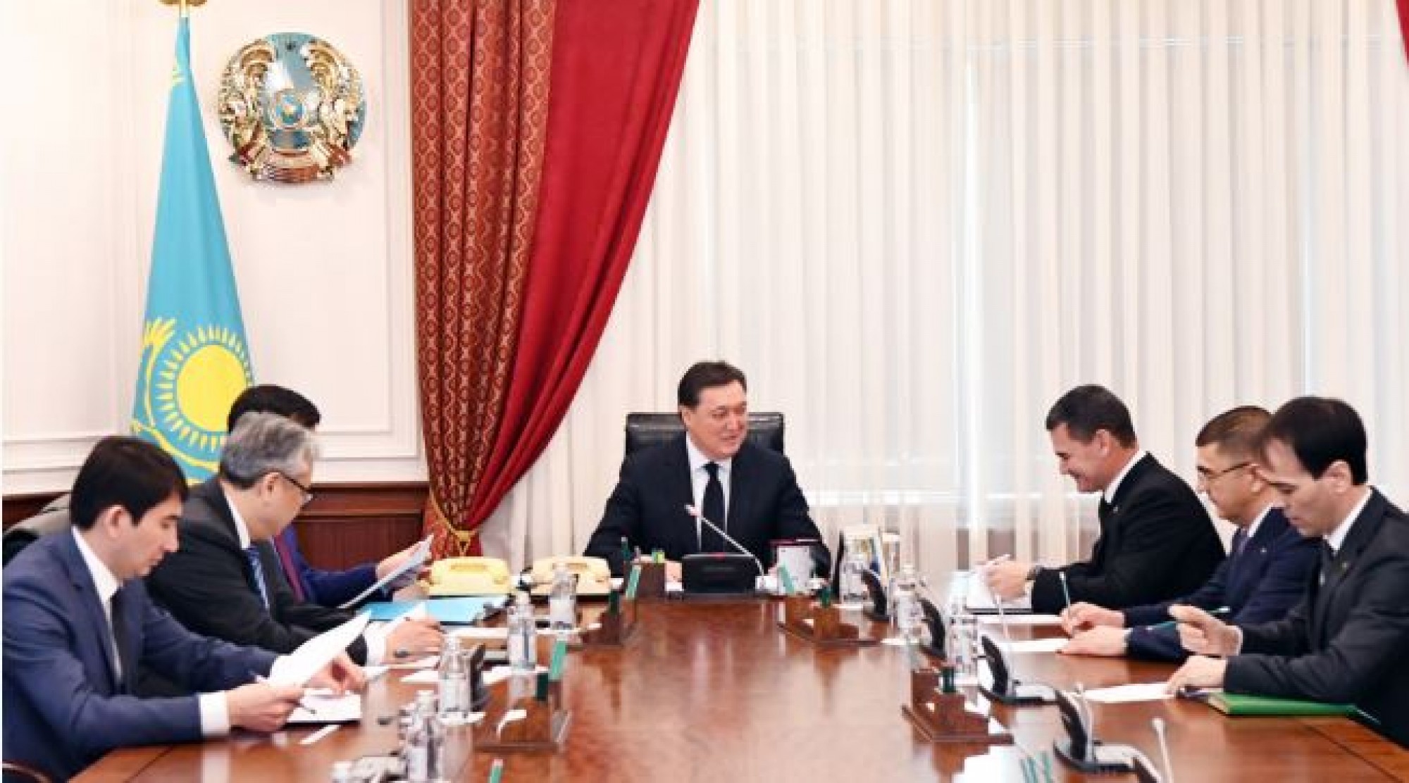 А. Мамин встретился с заместителем Председателя Кабинета министров Туркменистана 