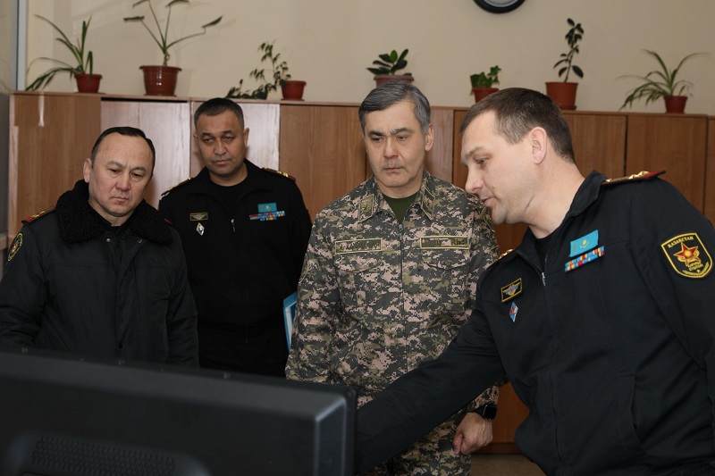 Министр обороны проинспектировал воинские части и учреждения Акмолинского гарнизона 