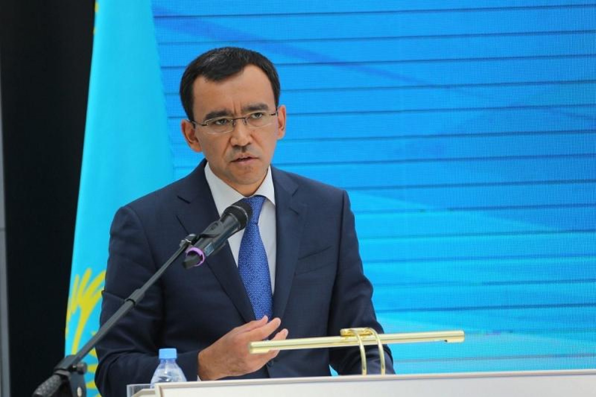 Маулен Ашимбаев призвал казахстанцев к сплоченности и согласию в этот исторический период