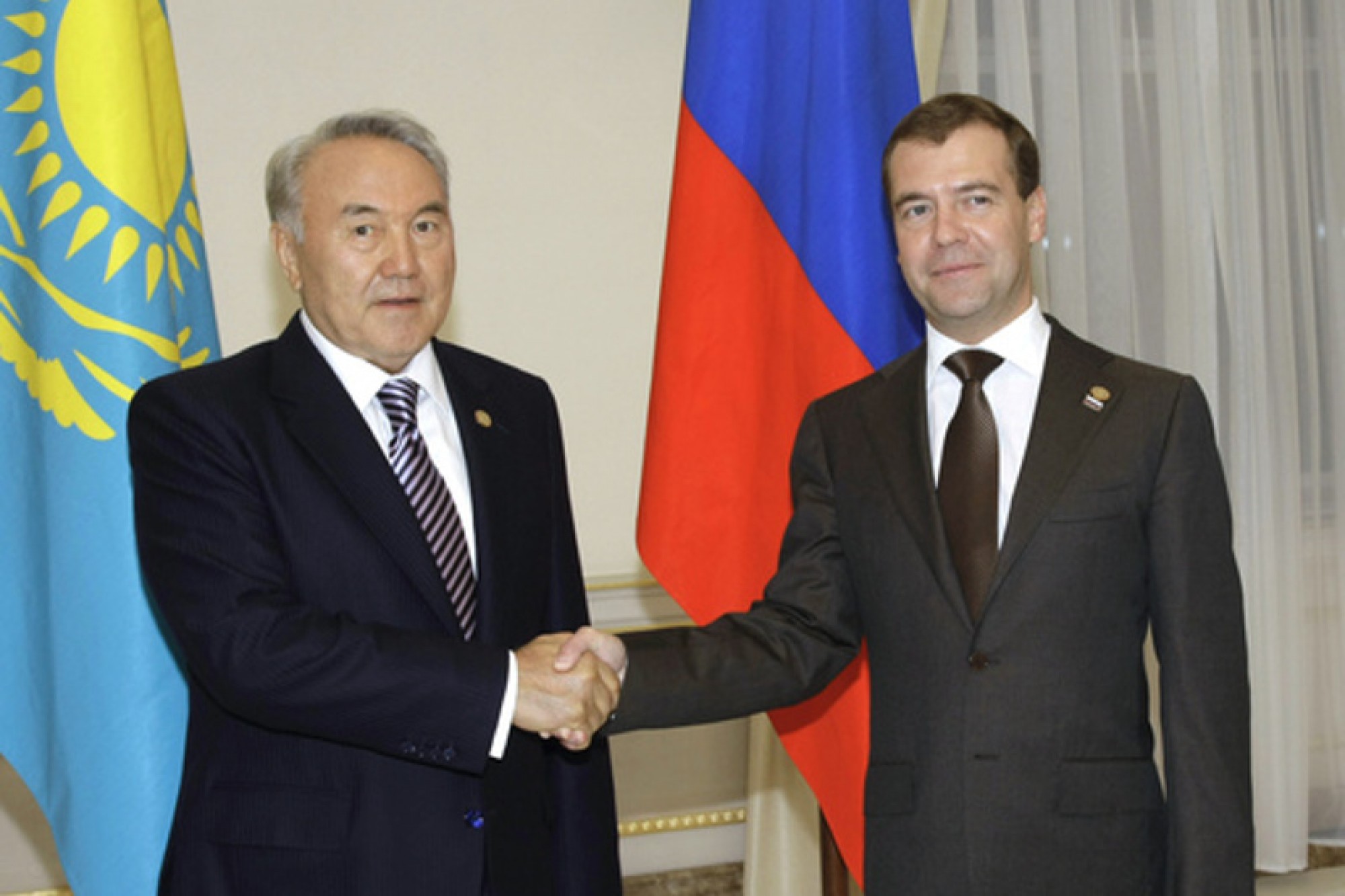 Нурсултан Назарбаев поговорил по телефону с Дмитрием Медведевым