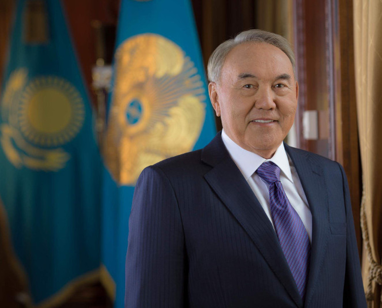 Нурсултан Назарбаев продолжает получать письма со всего мира 