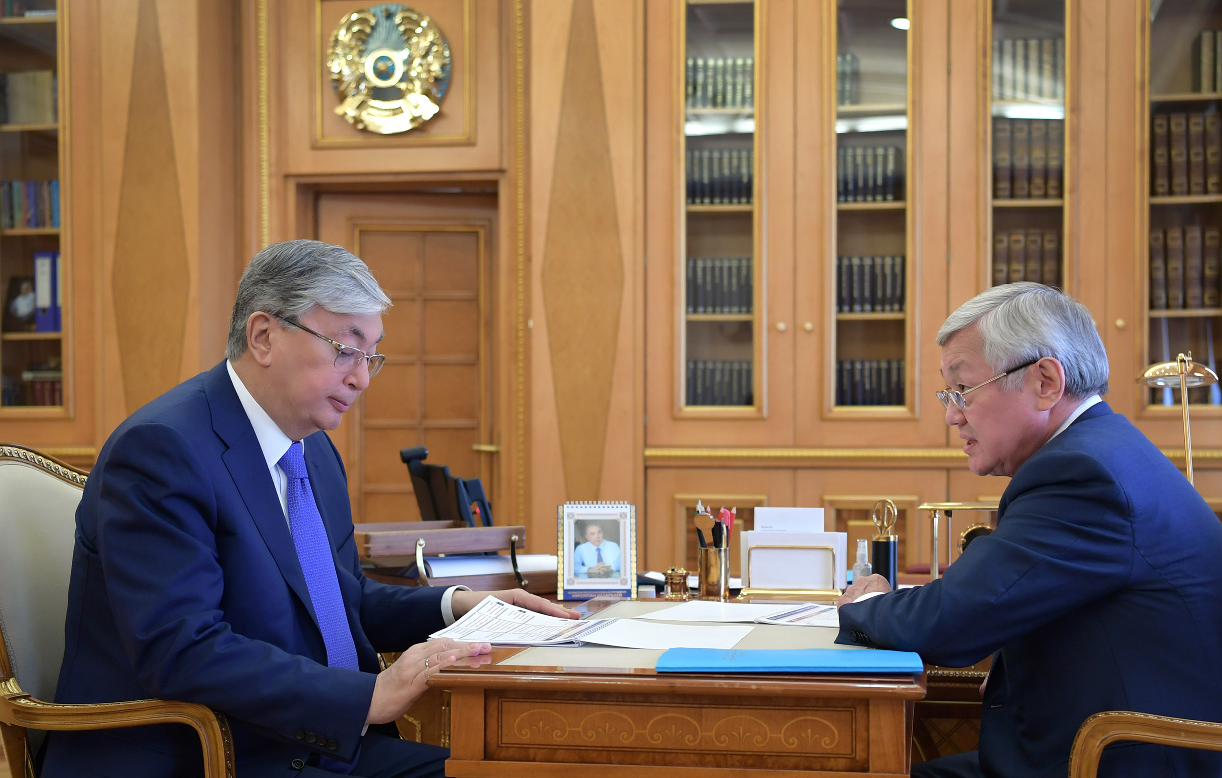 Глава государства принял министра труда и социальной защиты населения Бердибека Сапарбаева
