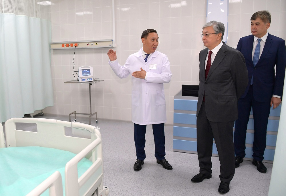 Президент посетил больницу скорой медицинской помощи в Семее
