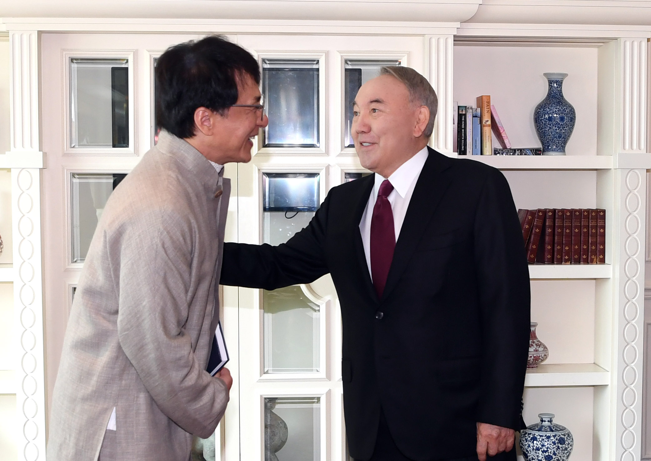 Нурсултан Назарбаев встретился с известным актером Джеки Чаном